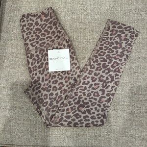 Beyond yoga midi leggings, leopard print, xs